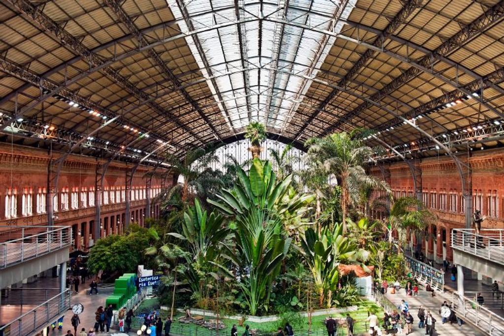train station botanical gardens