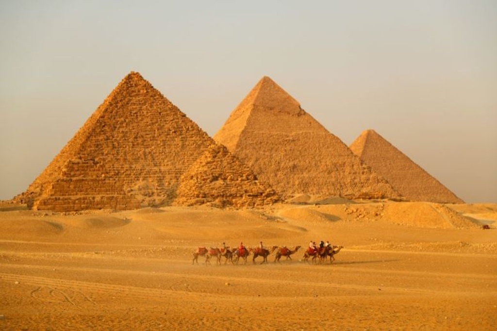 great pyramids egypt built