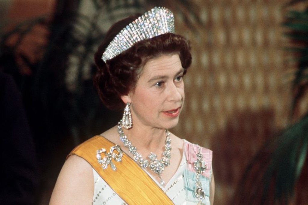 queen elizabeth royal tiara
