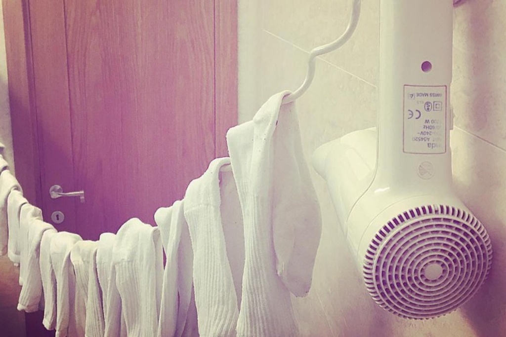 hotel hacks laundry rack