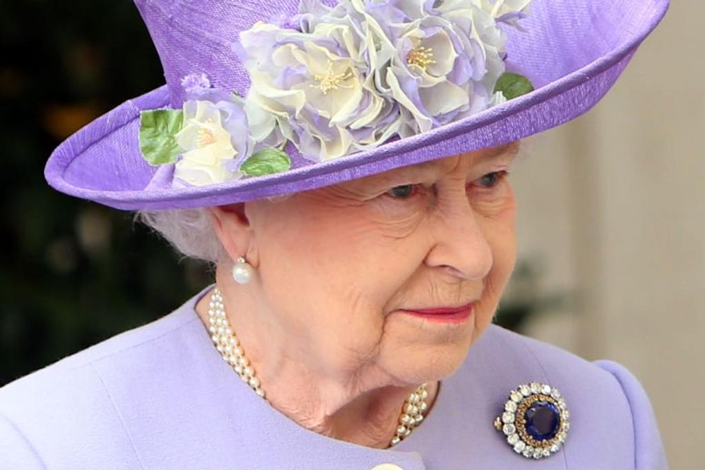 queen elizabeth royal fashion