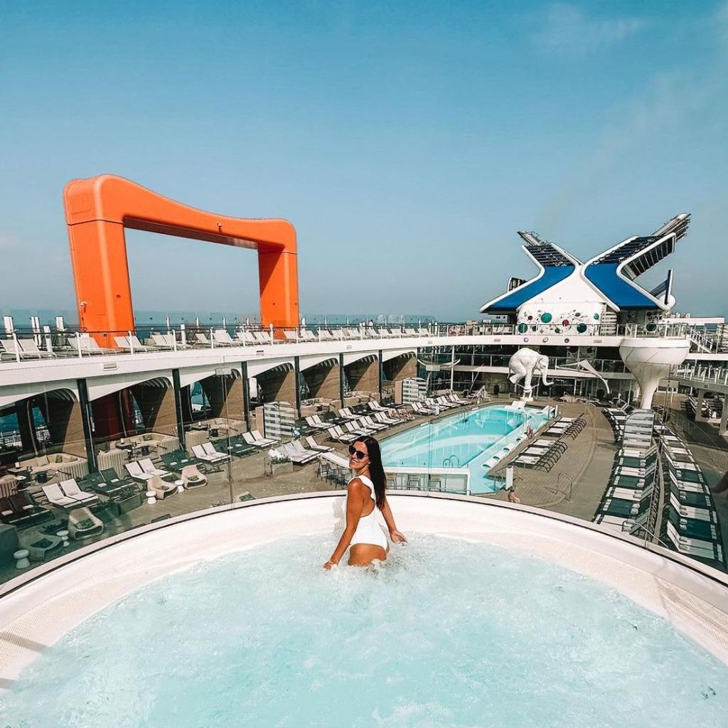 luxury Cruise Ships Pool